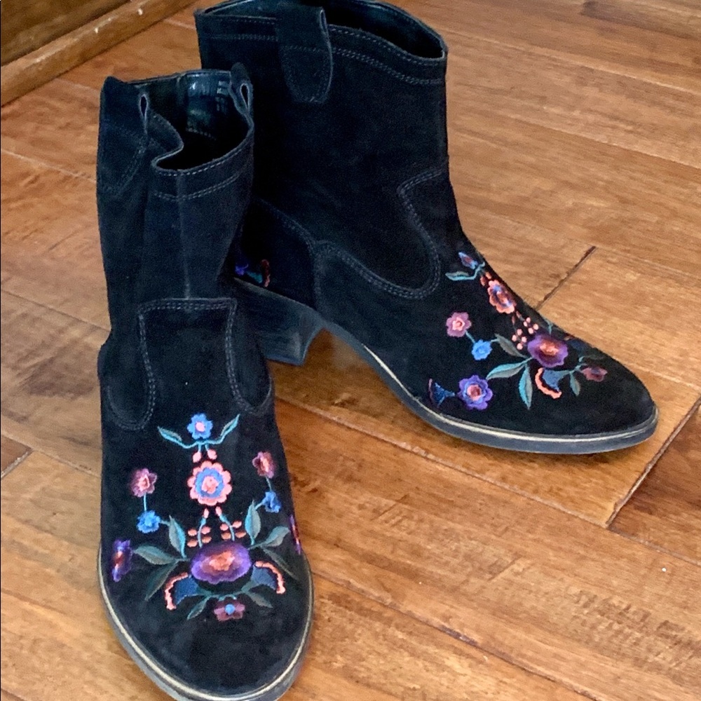 Also black suede cowboy boots